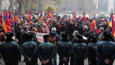 В Ереване оппозиция вышла на шествие за отставку Пашиняна
