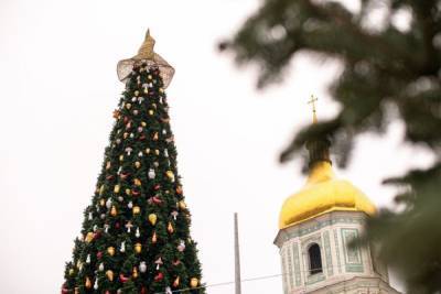 Жалею, что сняли шляпу, – организатор декорации главной елки Киева