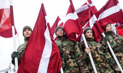 Камуфляж детям ни к чему: президента Латвии просят не готовить школы к войне