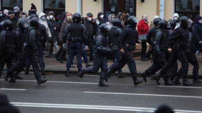 В Минске силовики массово задержали пенсионеров - участников "Марша мудрости"