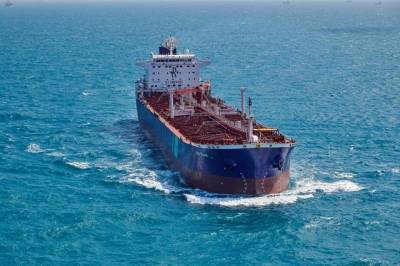 Сингапурский танкер атаковала заминированная лодка