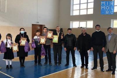 Школьники Акушинского района соревновались по шахматам
