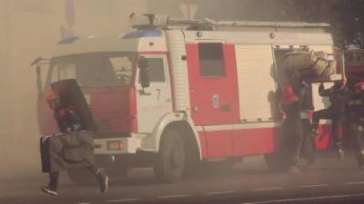 Пожар на Балтийском заводе тушат 48 спасателей МЧС