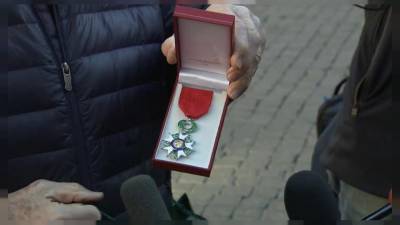 Итальянцы сдают Ордена Почётного легиона