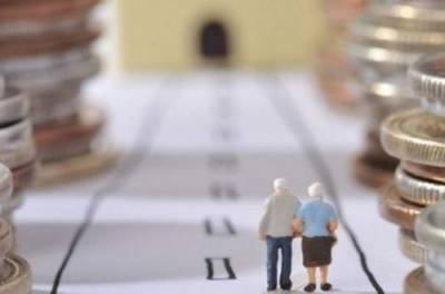 Накопительная пенсия: украинцев обяжут откладывать на старость раньше, чем планировалось