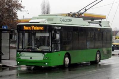 В Харькове из-за обледенения проводов перестали ходить троллейбусы