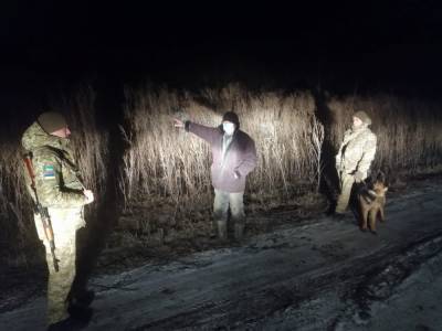 Переползал из России в Украину: бойцы ГПСУ задержали мужчину, который притворялся незаметным