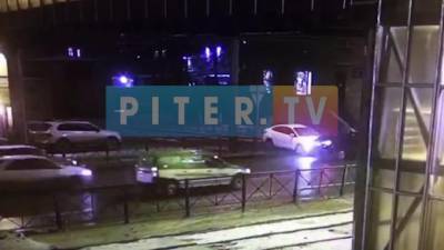 Видео: момент ДТП на проспекте Обуховской обороны