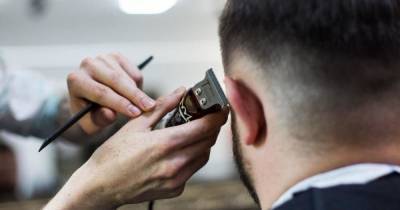 В Калининградской области с 28 декабря ограничат работу парикмахерских и бань