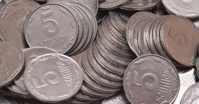 В Виннице ученики собирают монеты номиналом 5 и 25 копеек, чтобы потом сдать их в банк и помочь больным детям