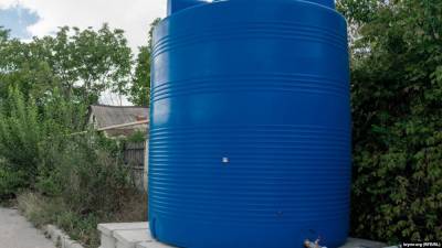 Рекордная засуха: в школах и детсадах оккупированной Ялты установили бочки для воды