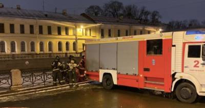 В Петербурге горит кровля здания университета