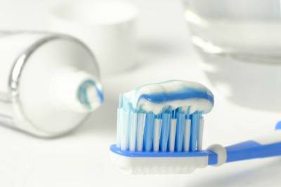 Вирусолог прокомментировал данные об уничтожении COVID-19 зубной пастой