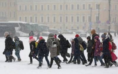 Школьные зимние каникулы продлят из-за коронавируса: до какого числа будут дети отдыхать в этом случае