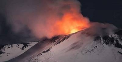 На Сицилии проснулся вулкан Этна: впечатляющие кадры с места событий (ВИДЕО)