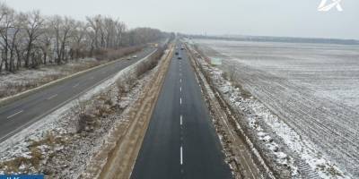 Непогода в Украине: спасатели предупредили о гололедице и тумане, более 200 населенных пунктов остались без света