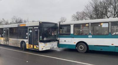 В центре Гродно столкнулись два городских автобуса