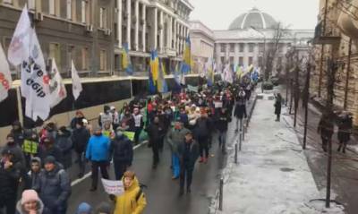 В Киеве под Радой массово протестуют предприниматели (ВИДЕО)