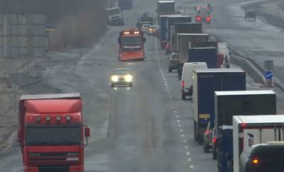 Гололед и туман: спасатели предупредили, в каких районах на дорогах возможен коллапс