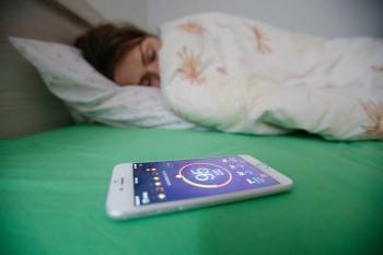 Сон рядом со смартфоном таит смертельную опасность