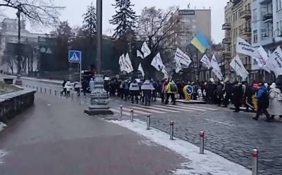 Киев колотит: силовики подняты по тревоге — Рада в оцеплении