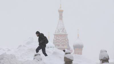 Москва встала: сильные снегопады продлятся до Нового года