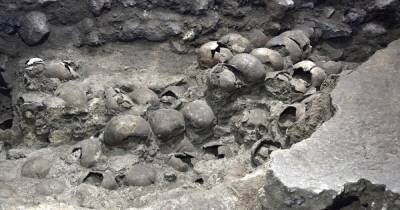 Археологи нашли новые части ацтекской башни из черепов