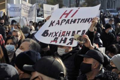 Протестующие предприниматели перекрывают движение в центре Киева