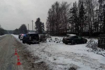 В Тверской области на заснеженной дороге произошло ДТП