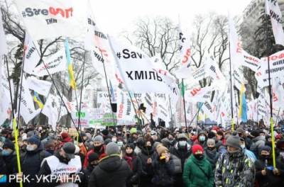 В Киеве бунт под Радой: полиция и нацгвардия встали на защиту власти