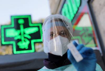 ВОЗ призвали носить маски даже после вакцинации от коронавируса