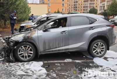 В Одессе неизвестные подожгли три автомобиля во дворе одной из многоэтажек