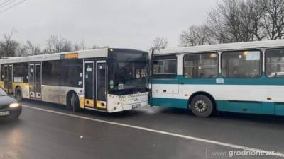 ДТП с двумя автобусами произошло в центре Гродно. Официальный комментарий ГАИ