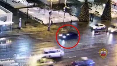Стрельбу из машины в Москве сняла камера видеонаблюдения