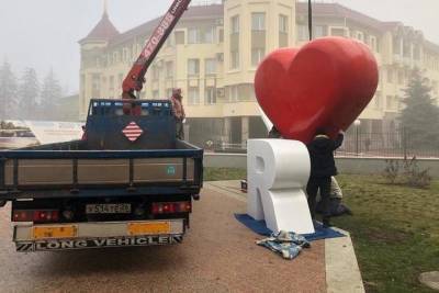 В Ставрополе по новогоднему засияют уличные арт-объекты