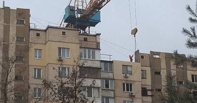 Взорвавшуюся на Позняках многоэтажку в Киеве начали демонтировать (ФОТО)