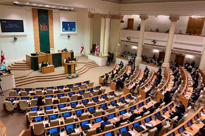 Новый грузинский парламент начнет работу с антироссийской резолюции
