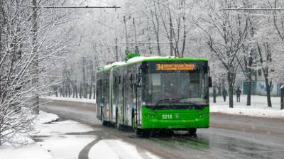 Ледяные дожди в Украине парализовали движение транспорта