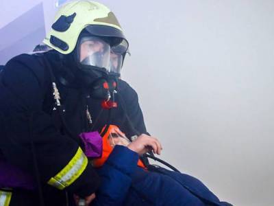 Один человек спасен при пожаре на востоке Москвы