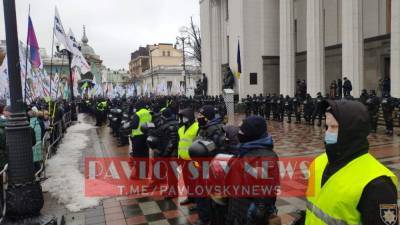 В Киеве между ФОПами и полицией началась драка (ВИДЕО)