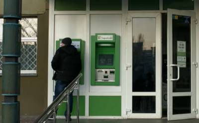 ПриватБанк не возвращает валютный депозит — клиенты идут в суд