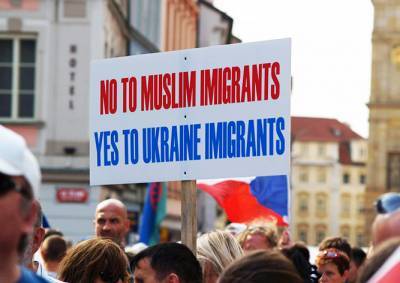В субботу в Праге пройдут акции сторонников и противников приема беженцев