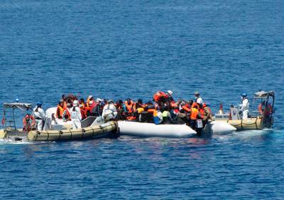 Почетный консул Франции в Турции продавала беженцам надувные лодки
