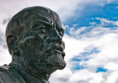 В Германии откопали гигантскую голову Ленина