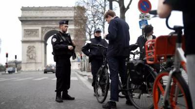 Во Франции частично ослабили карантин