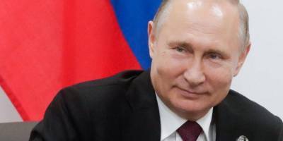 Путин поздравил Байдена с победой. Хотя не спешил