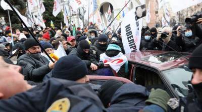 В Киеве между протестующими предпринимателями и полицией произошли столкновения