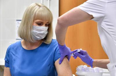 Роспотребнадзор ответил на главные вопросы о прививке от коронавируса
