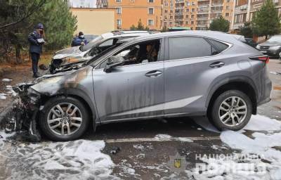 В Одессе в элитном жилкомплексе сожгли три дорогих авто