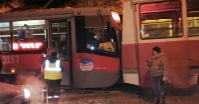 В Магнитогорске при столкновении двух трамваев пострадали 9 человек